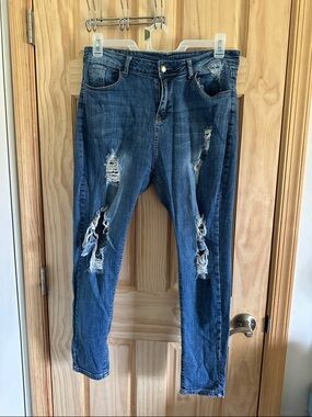 Women’s Size X-Large Dark Blue Distressed Women’s Jeans